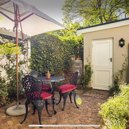 Guest Suite - Leafy Constantia Guest House Cape Town Bagian luar foto