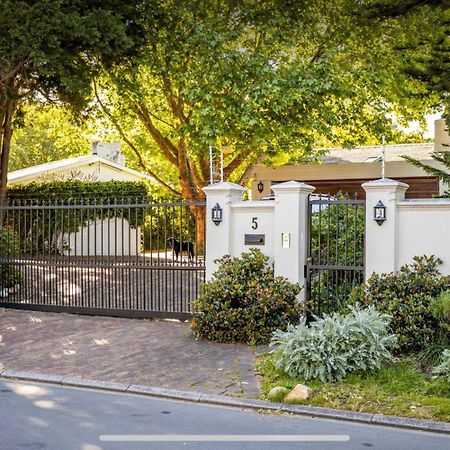 Guest Suite - Leafy Constantia Guest House Cape Town Bagian luar foto