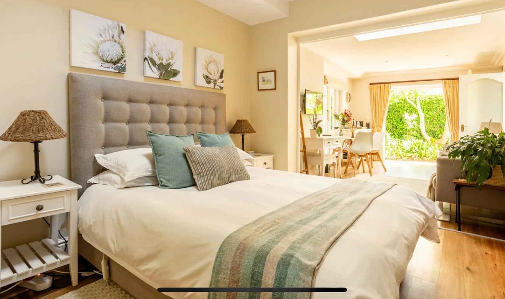 Guest Suite - Leafy Constantia Guest House Cape Town Bagian luar foto