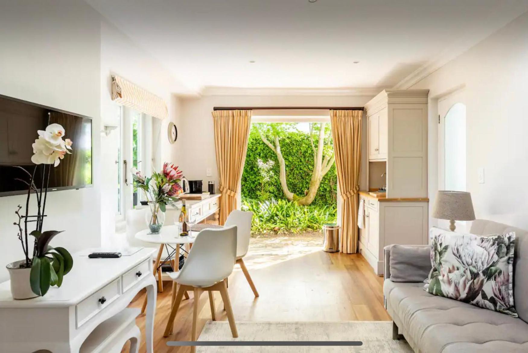 Guest Suite - Leafy Constantia Guest House Cape Town Bagian luar foto