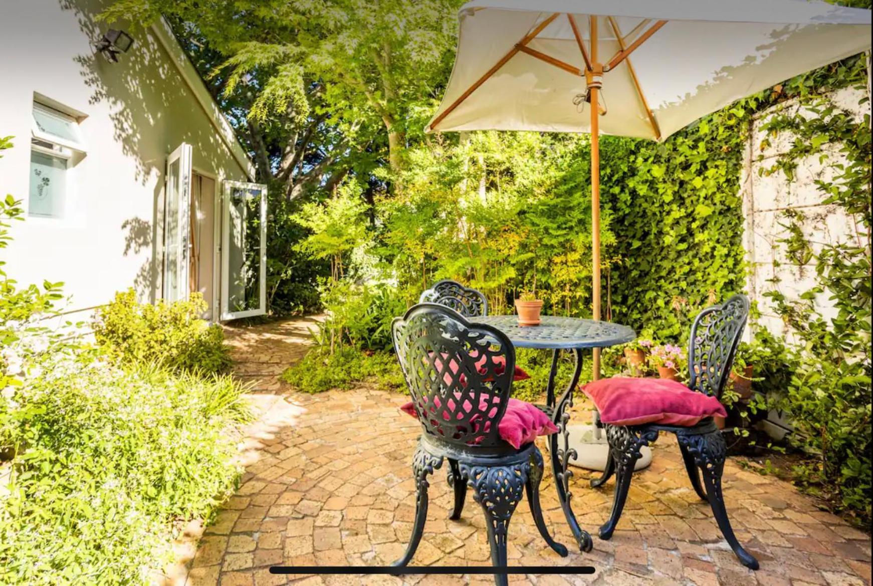 Guest Suite - Leafy Constantia Guest House Cape Town Bagian luar foto