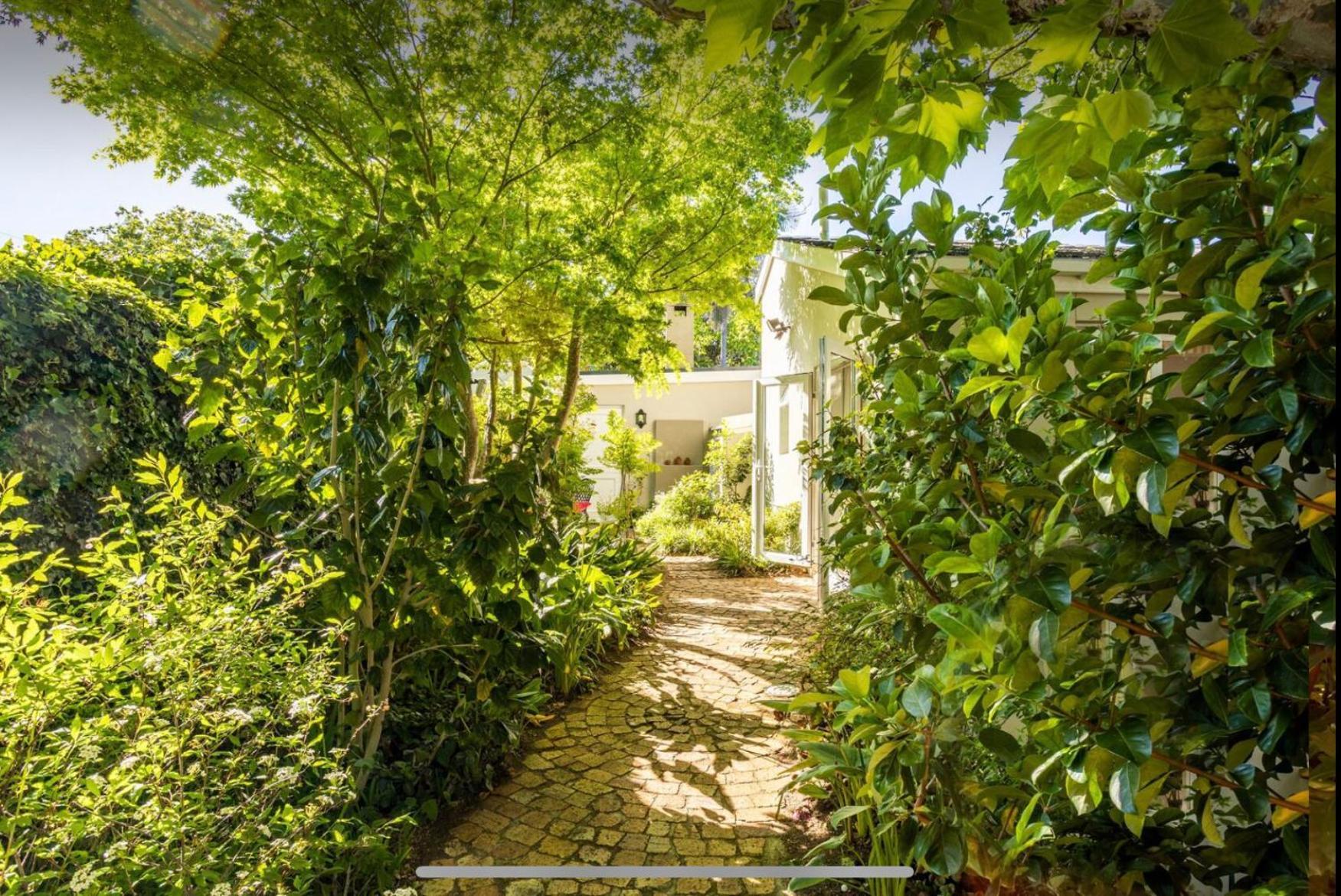 Guest Suite - Leafy Constantia Guest House Cape Town Bagian luar foto