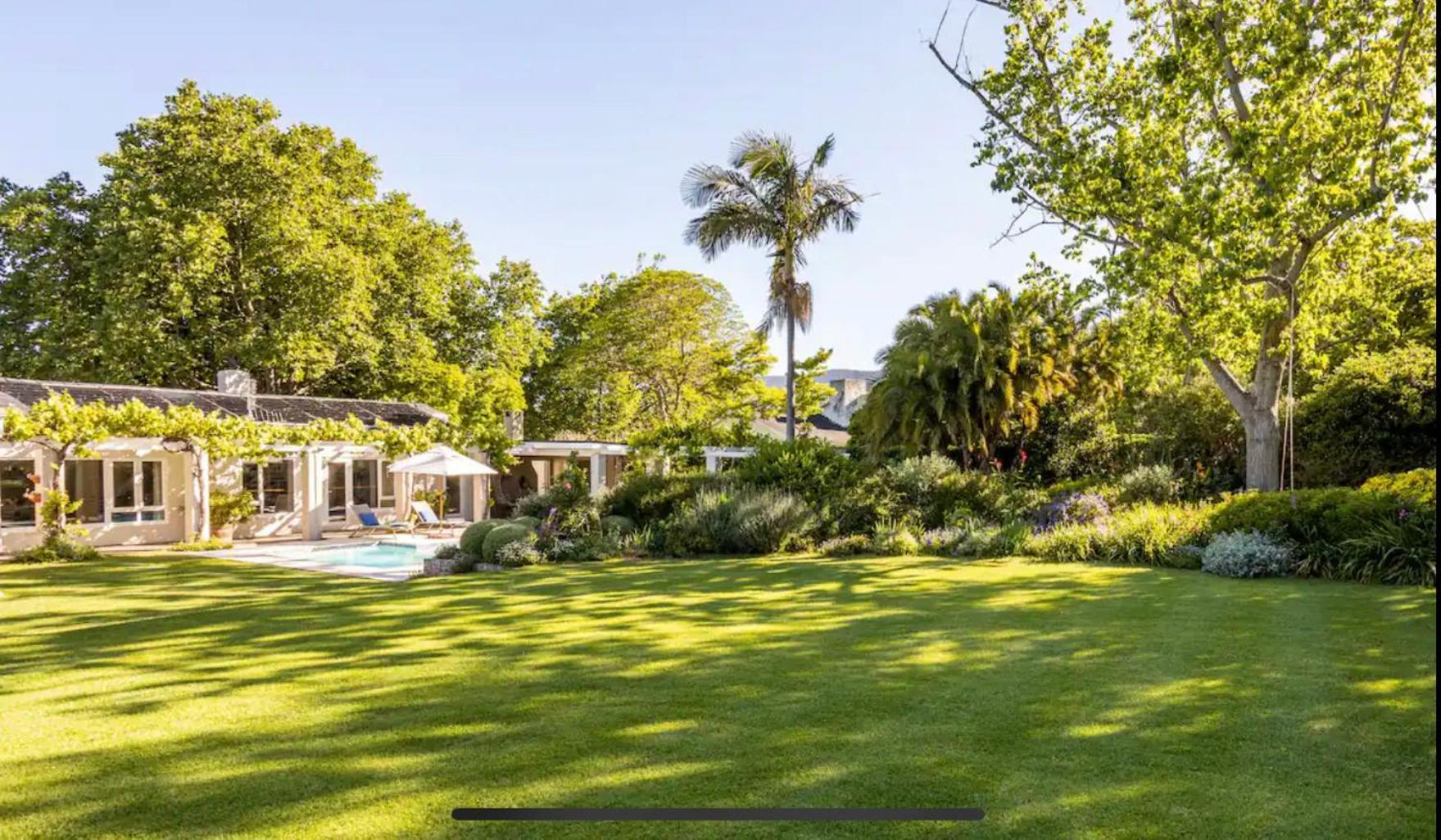 Guest Suite - Leafy Constantia Guest House Cape Town Bagian luar foto